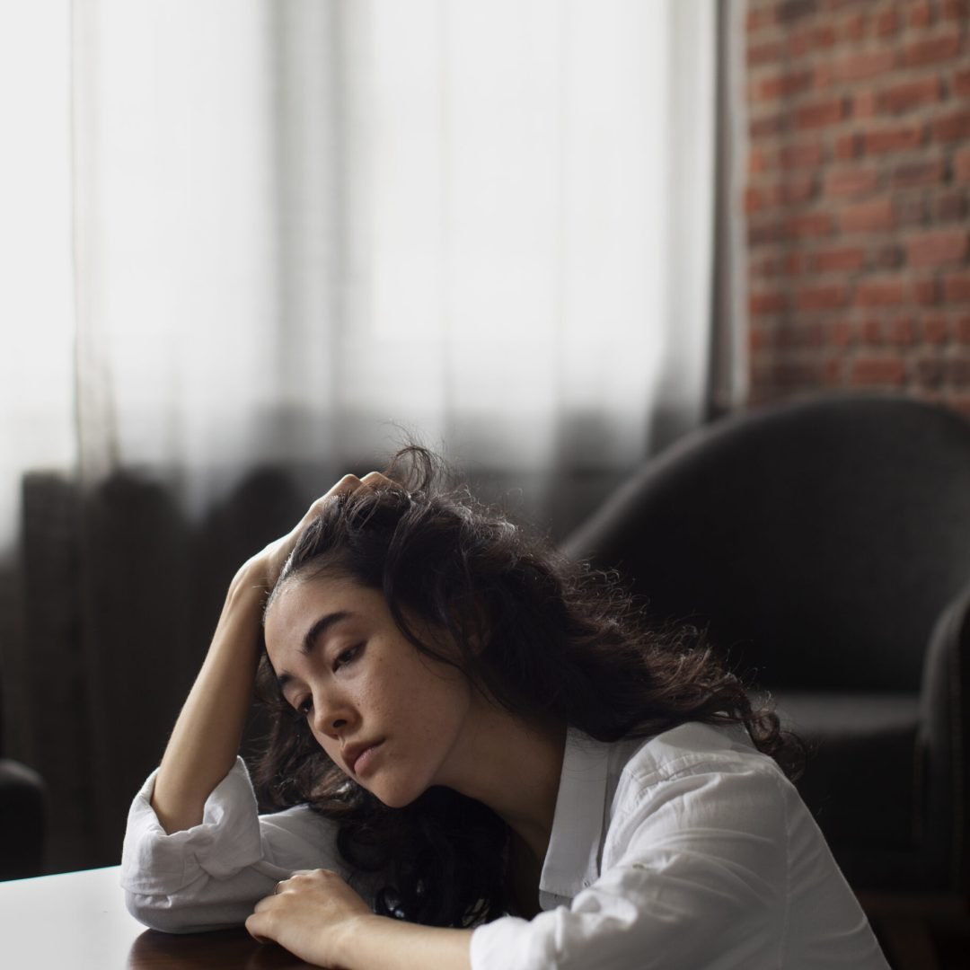 young-woman-dealing-with-anxiety